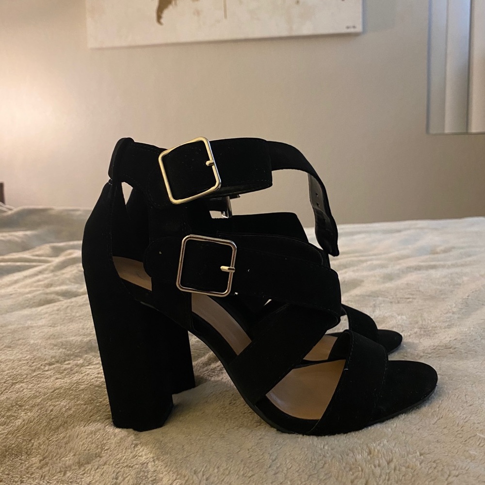 Belt strap black chunky heel